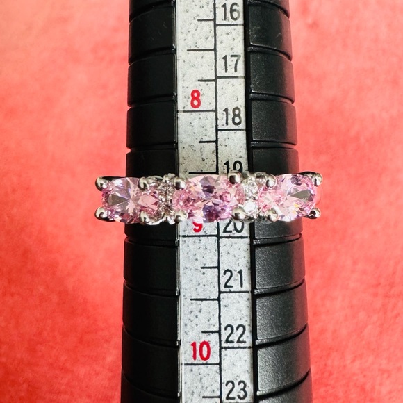 925 Sterling Silver Band with Pink Sapphires – Size 9. Classic & Trendy. - Picture 7 of 7